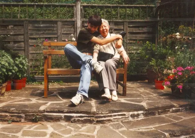 ဂျီတို့မြေးအဘွား