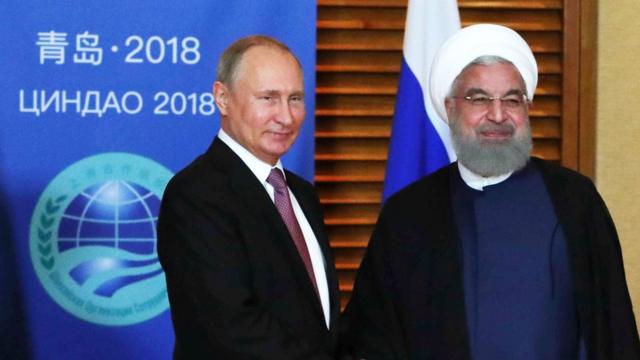俄罗斯总统普京在青岛会见伊朗总统鲁哈尼