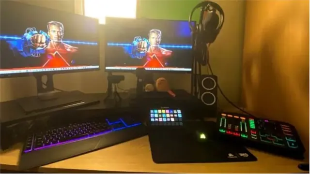 क्लेयर लिम का डेस्क