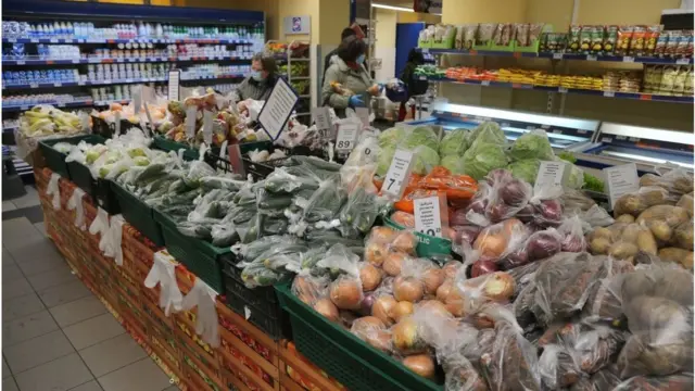 Після послаблення карантину українці стали рідше брати снеки, щоб перекусити на ходу, і частіше купувати продукти для того, щоб готувати вдома