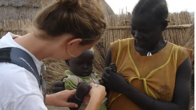 أنا كينت مع طفل من جنوب السودان وأمه