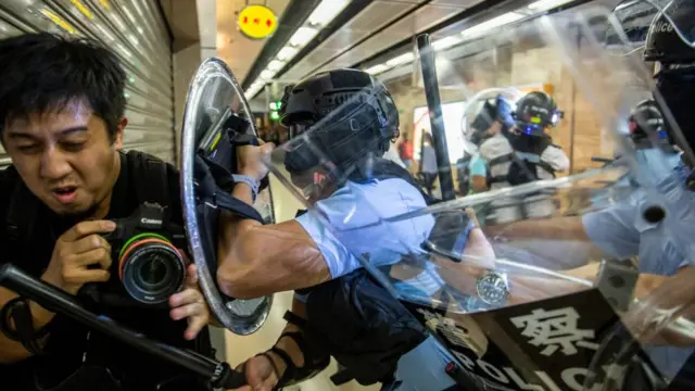 Bất ổn tại Hong Kong đã diễn ra suốt hơn ba tháng qua