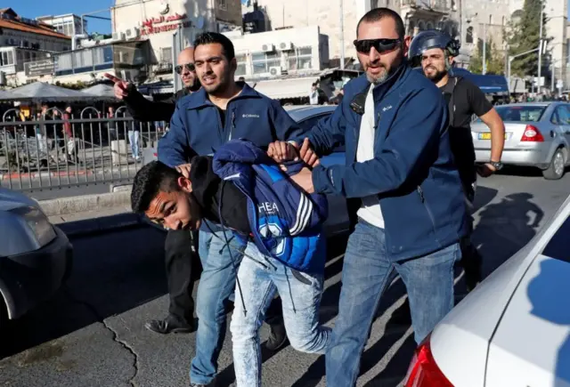 Арест протестующего у Дамаскских ворот Иерусалима