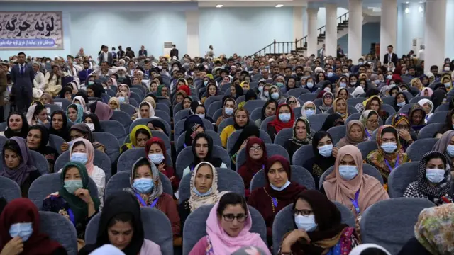 په دې جرګه کې ګڼو ښځو هم ګډون کړی