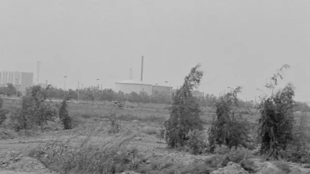 हल्ल्यापूर्वी ओसिराक आण्विक प्रकल्पाचं छायाचित्र