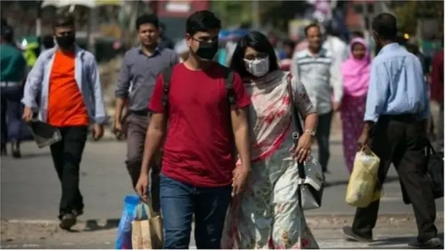রাজধানীসহ সারাদেশেই গণপরিবহন-বাজারসহ যে সব জায়গায় জনসমাগম হয়, সেখানে সতর্ক থাকার সুযোগ নেই বলে অনেকে বলছেন।
