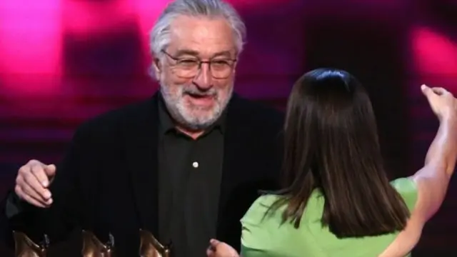 يطالب القراصنة بفدية