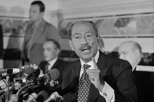 الرئيس المصري الراحل أنور السادات.