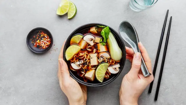 Женщины в странах Азии на 30% реже заболевают раком молочной железы. Связано ли это с более высоким потреблением сои? Может быть...