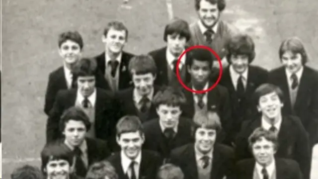 பள்ளியில், ஆட்ரியன் அஜோ என்ற பெயரில் இருக்கும்போது...மசூத்