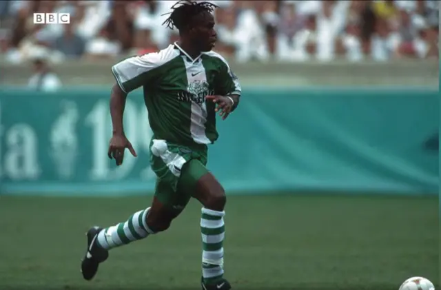 Le défenseur nigérian a gagné le trophée des Jeux Olympiques en 1996 à Atlanta aux Etats-Unis