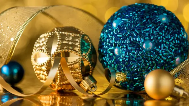 Блакитна та золота куля