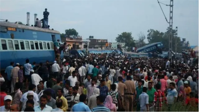 ট্রেন দুর্ঘটনার চিত্র