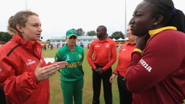 क्लेअर पोलोसाक, ऑस्ट्रेलिया