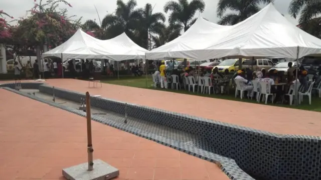 Awọn eeyan to n sajọyọ nile Dapọ Abiọdun