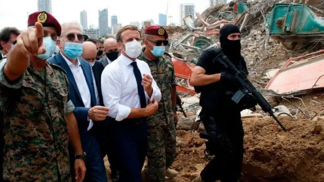 دعا الرئيس الفرنسي إيمانويل ماكرون إلى "تغيير عميق" من جانب القيادة اللبنانية بعد الانفجار الضخم الذي وقع يوم الثلاثاء في بيروت