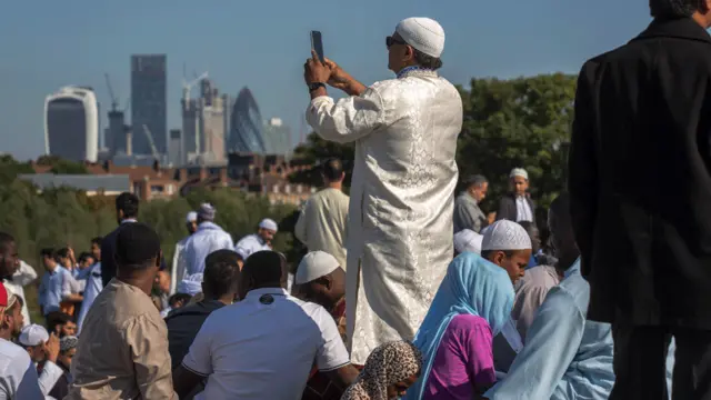 Muslimiinta oo u dabaaldagayo Ciida