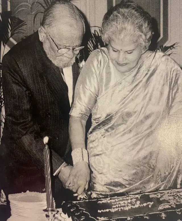 જનરલ ગિલ અને એમનાં પત્ની મોના ગિલ