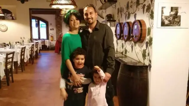 Elaine Araújo Silva, o marido e dois filhos