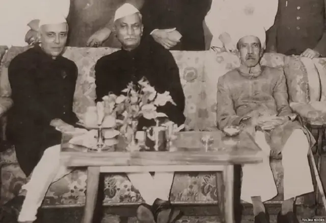 ప్రధాన మంత్రి నెహ్రూ, రాష్ట్రపతి రాజేంద్ర ప్రసాద్‌లతో హైదరాబాద్ నిజాం