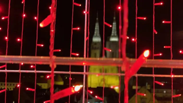 tokom adventskih nedelja na trgovima organizuju božićni marketi