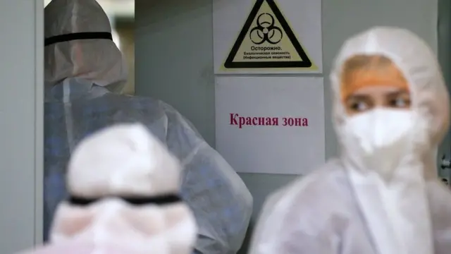 Врачи