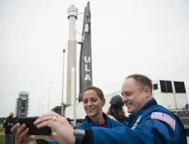 නිකෝල් මෑන් සහ මයික් ෆින්කේ ස්ටාර්ලයිනර් පළමු කණ්ඩායම් ගමනට එක්වීමට නියමිතය