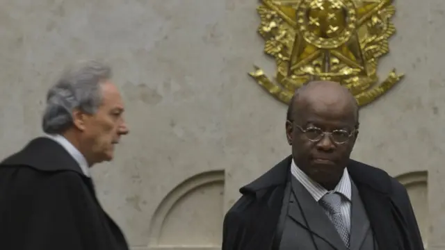 Ricardo Lewandowski e Joaquim Barbosa durante julgamento do mensalão