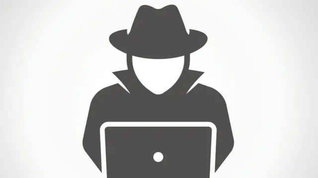 agente secreto usando laptop