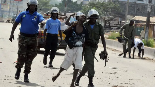 Les marches de l'opposition contre la réforme constitutionnelle ont été violemment réprimées