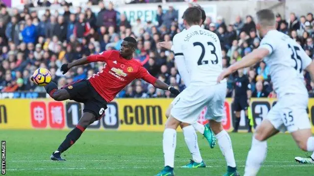 Paul Pogba ukinira Manchester United yatsinze Swansea igitego cyabaye cyiza kurusha ibindi mu kwezi kwa 11