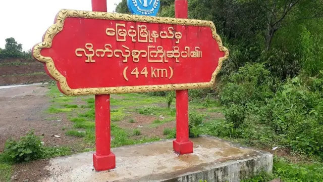 မြေပုံမြို့နယ် ကမ်းထောင်းကြီးမြို့အနီးရှိ ညောင်ကန်ကျေးရွာအနီးဝန်းကျင်ကို တပ်မတော် ရဟတ်ယာဉ်နှစ်စီးနဲ့ လေကြောင်းတိုက်ခိုက်မှုတွေ လုပ်ခဲ့တယ်လို့ ဒေသခံတွေပြော