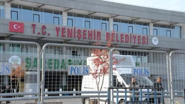 Yenişehir Belediyesi önü