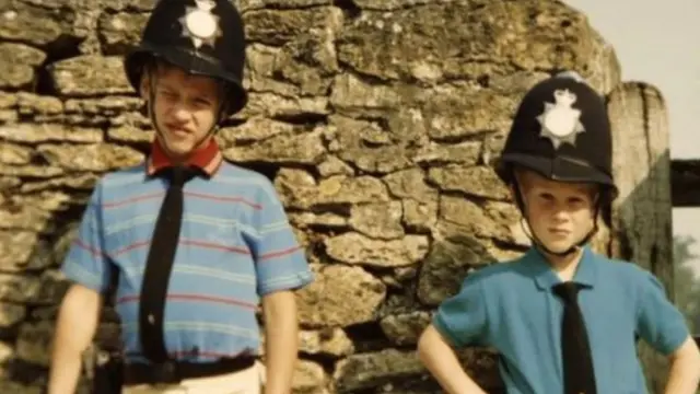 Kensington Palace share foto of di two princes wey dem be boys