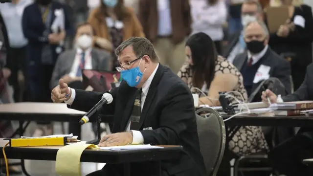 مركز تتم فيه عملية إعادة فرز الأصوات في ولاية ويسكونسين