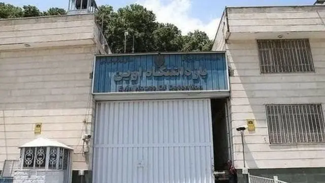 تخمین زده میشود دستکم ۶۴۲ نفر در رابطه با اتهامات سیاسی در ایران بازداشت و زندانی هستند