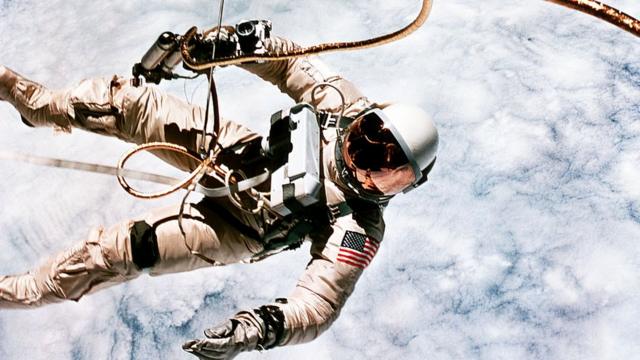 Первый выход американского астронавта в открытый космос, 1965 год