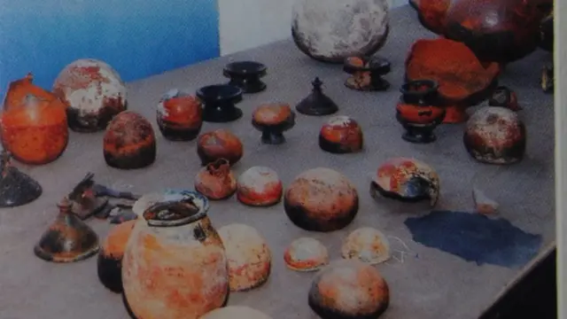 ஆதிச்சநல்லூரில் எடுக்கப்பட்ட பொருட்கள் நெல்லை அருங்காட்சியத்தில் உள்ளன.