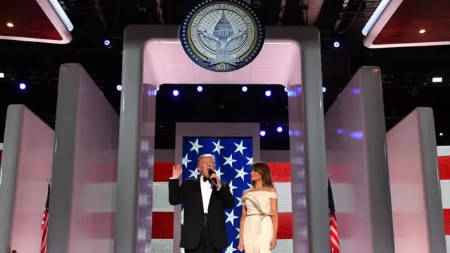 Donald Trump y Melania en una gala de las fuerzas armadas estadounidenses.