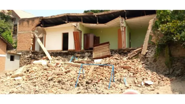 Inzu za Mwajuma zasenyutse ku wa kabiri abazikodeshaga bahita bagenda