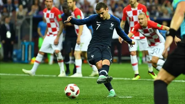 Griezmann ghi bàn ở chấm phạt đền phút 38
