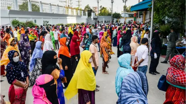 লকডাউনের মধ্যেই খুলে দেয়া হয়েছে পোশাক কারখানা।