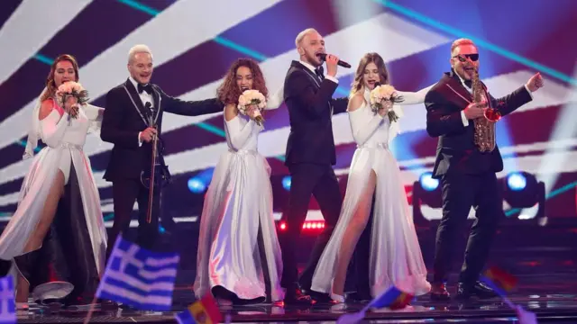 Особливо активно музиканти на сцені використовують чомусь саме праву ногу