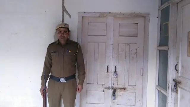 পুলিশের পাহারায় থাকছে দম্পত্তিরা