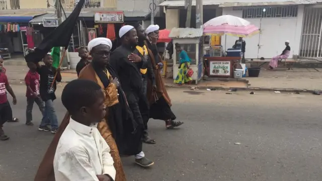 Daruruwan 'yan kungiyar ne suka rika kewaye wadansu titunan birnin Accra ranar Asabar da safe