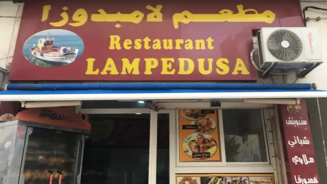 تشي أسماء بعض المقاهي في جرجيس بحلم الهجرة الذي يراود الكثيرين