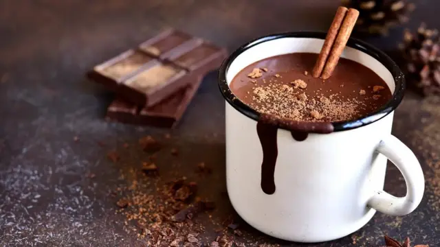 초콜릿에 유제품과 설탕을 첨가하면 플라바놀이 체내에서 더 쉽게 흡수될 수 있다