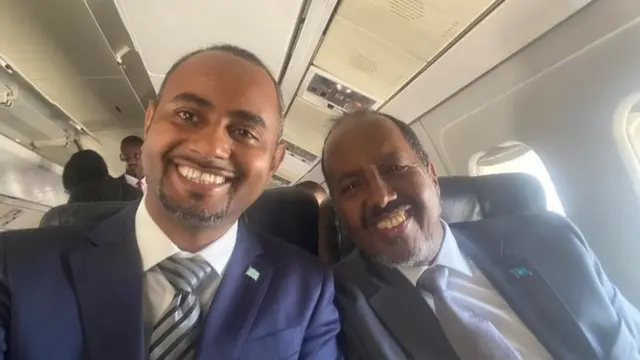 Mid ka mid ah wasiiradda la safray madaxweynaha oo diyaaradda iskula soo sawiray