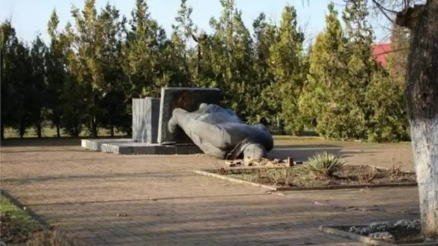 Від "ленінопада" Чопська бронзова статуя Леніна не постраждала, стверджує заступник мера міста