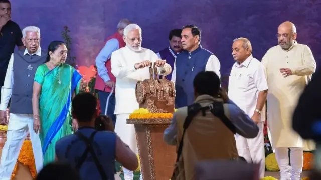 વડા પ્રધાન નરેન્દ્ર મોદીએ સ્ટેચ્યૂ ઑફ યુનિટીનું ઉદઘાટન કર્યું હતું